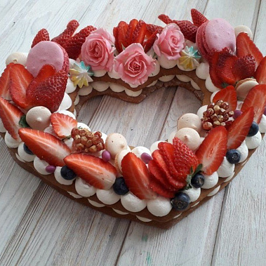 Торт "Клубничное сердце" купить - комсомольскнаамуре.сладкоежкин.рф